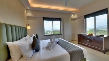 Fern Club Suite | Premium bedding, down duvets, minibar, in-room safe