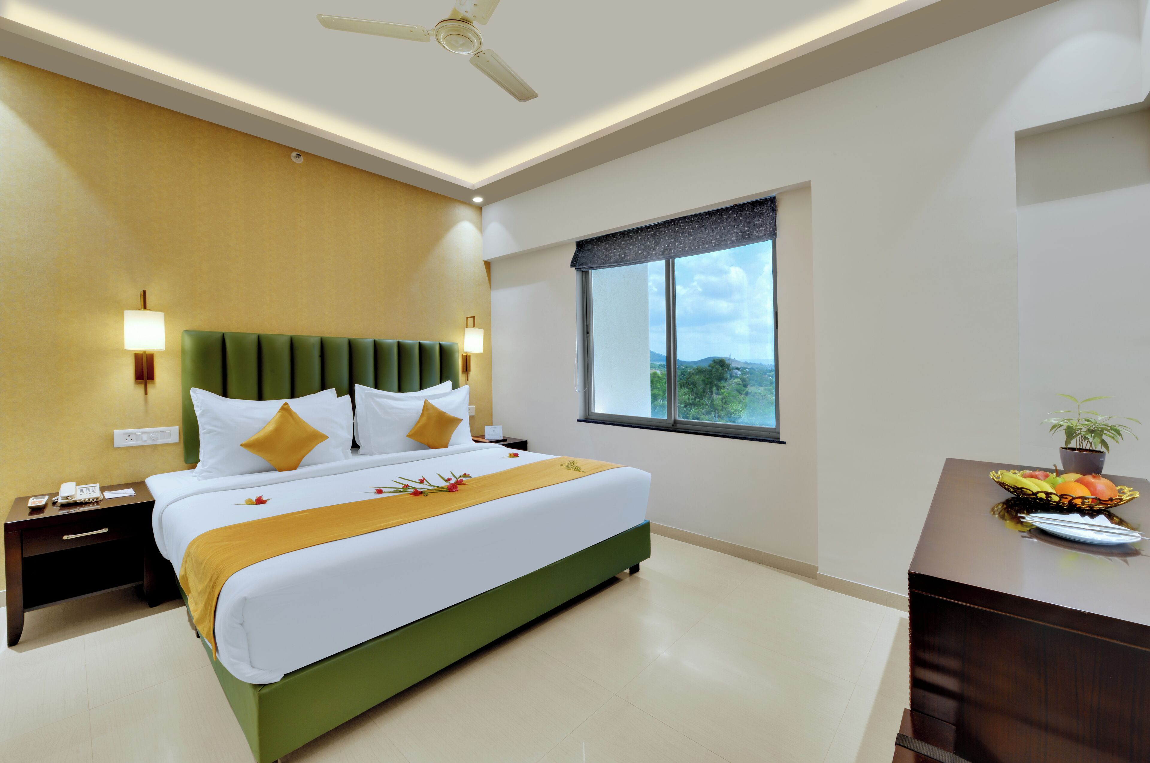 Phòng Suite Junior, 1 phòng ngủ, quang cảnh vườn | Bộ đồ giường cao cấp, chăn bông, minibar, két bảo mật tại phòng 