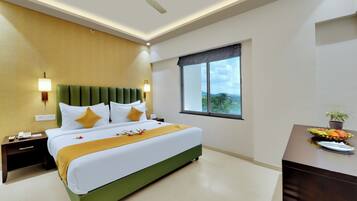 ジュニア スイート 1 ベッドルーム ガーデンビュー | 高級寝具、羽毛の掛け布団、ミニバー、セーフティボックス (室内)