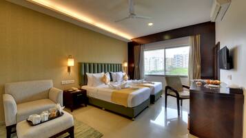 Winter Green Room | 1 bedroom, premium bedding, down duvets, minibar