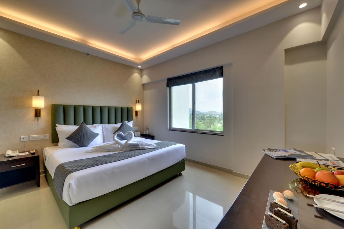 1 kamar tidur, seprai premium, selimut bulu angsa, dan minibar