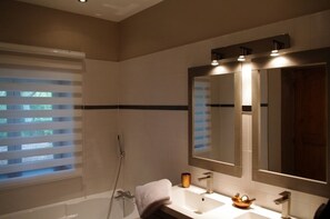 Romantic Suite, Terrace | Bathroom