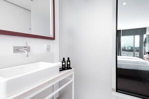 Superior Suite, Terrace | Bathroom | Shower, hair dryer, towels