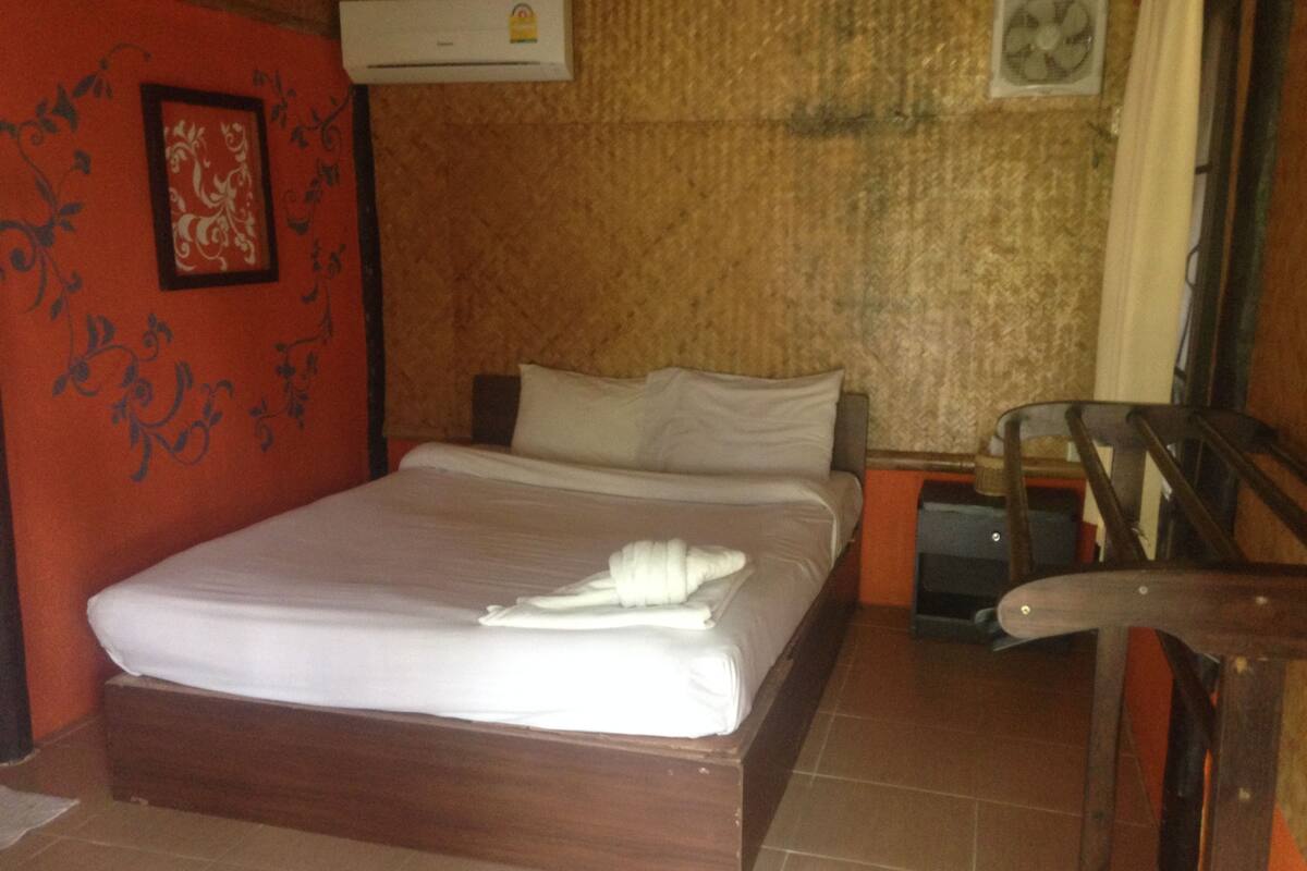 Standard Double Room | 책상, 간이 침대, 무료 WiFi