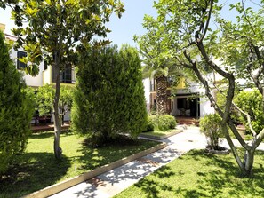 Garden - Elia Apartments (Kassandra)