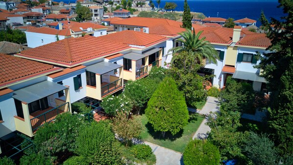 Garden - Elia Apartments (Kassandra)