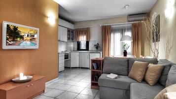 Two Bedroom Maisonette | Cuisine privée | Réfrigérateur, plaque de cuisson, cafetiÚre/bouilloire