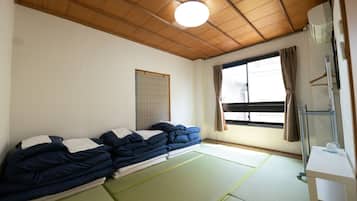 Standard Triple Room, Non Smoking | Down duvets, blackout curtains, iron/ironing board, free WiFi