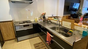 에스프레소 메이커, 냉장고, 전자레인지, 조리 도구/접시/주방 기구