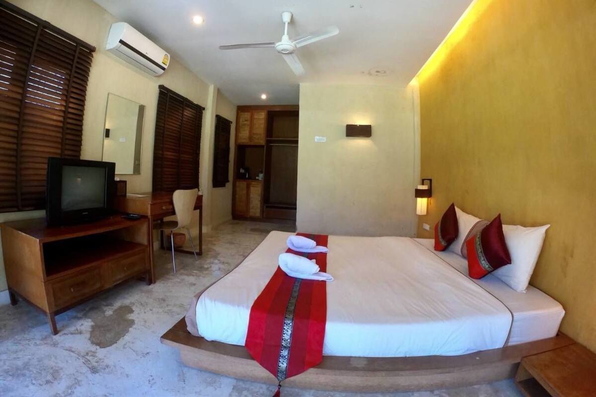 Deluxe Room with Air-Condition