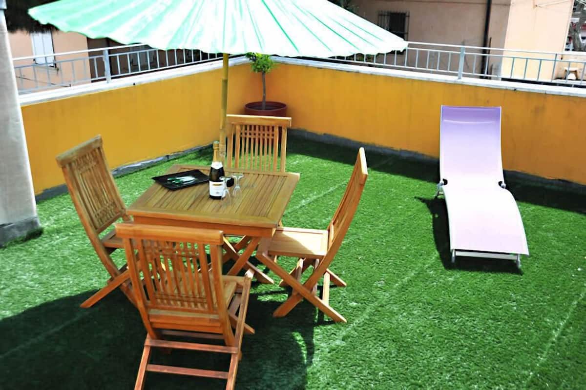 Soundproofing, cribs (surcharge), WiFi (free)