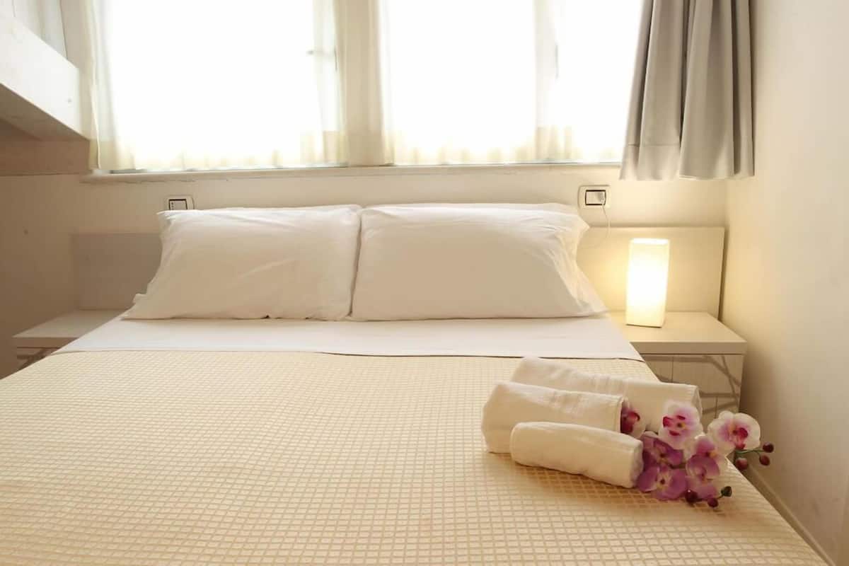 Camera con letto matrimoniale o 2 letti singoli | Insonorizzazione, culle/letti per bambini (a pagamento), Wi-Fi gratuito