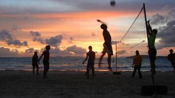 على الشاطئ، حافلة نقل من وإلى الشاطئ مجانًا، ركوب قوارب الكاياك