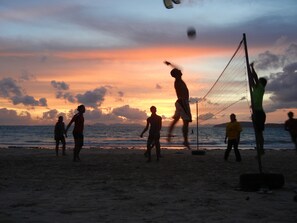 Ubicación a pie de playa y servicio gratuito de transporte a la playa