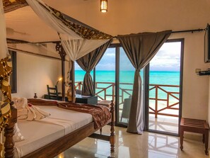 Desk, blackout curtains, free WiFi