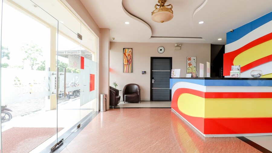 Blitz Hotel Batam Near Sultan Mahmud Ri'ayat Shah Mosque