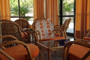 Check-in/check-out kiosk