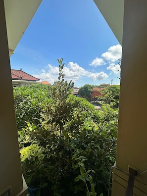 Deluxe Room, 1 Bedroom, Non Smoking, Garden View | Living area