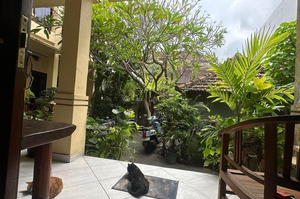 Sari Buana Bed & Breakfast