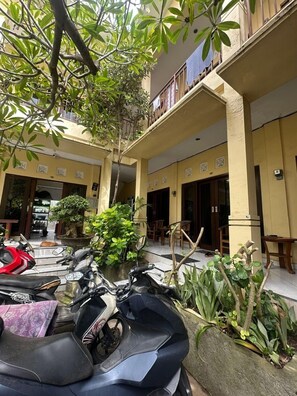 Exterior - Sari Buana Bed & Breakfast (Kuta)