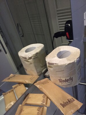 กาแฟและ/หรือเครื่องทำกาแฟ