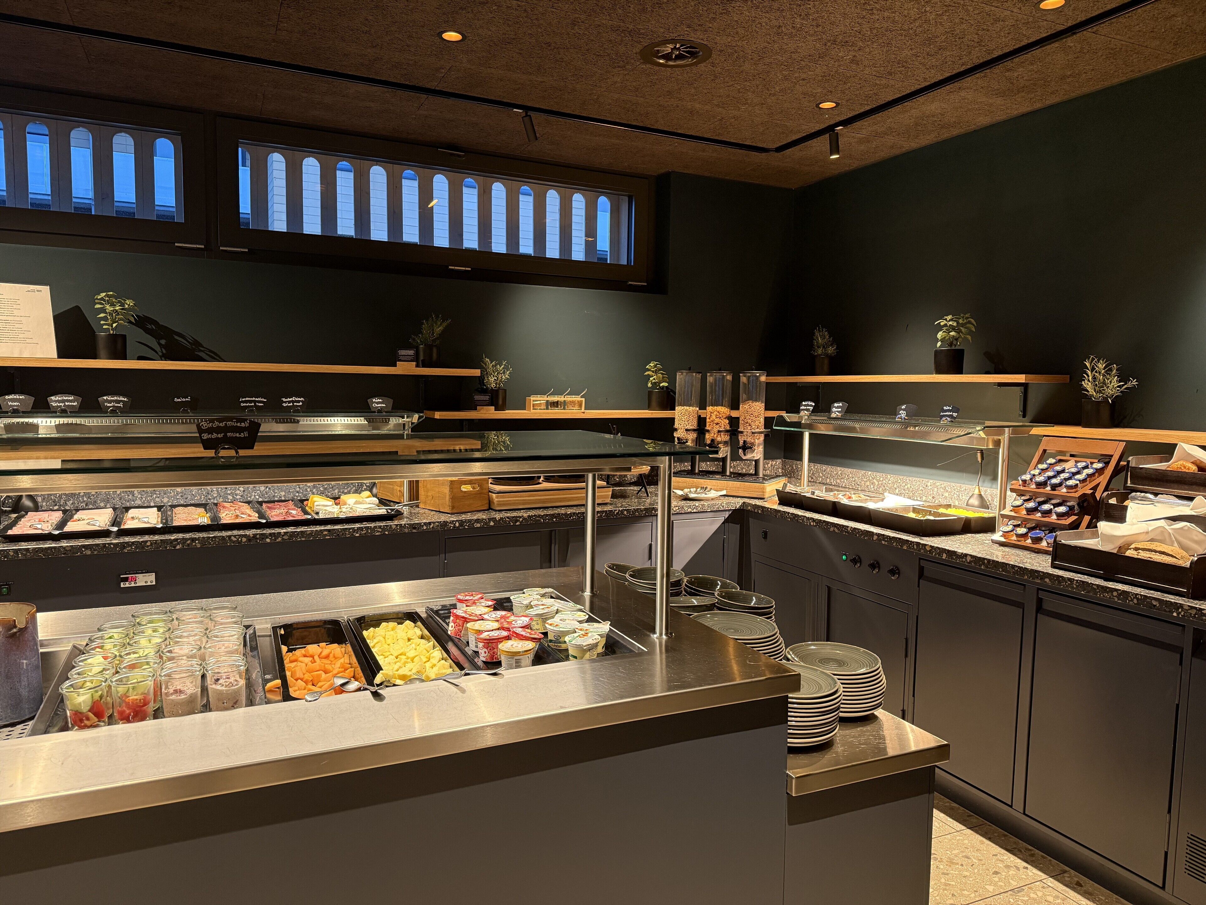 Petit déjeuner buffet servi tous les jours en supplément
