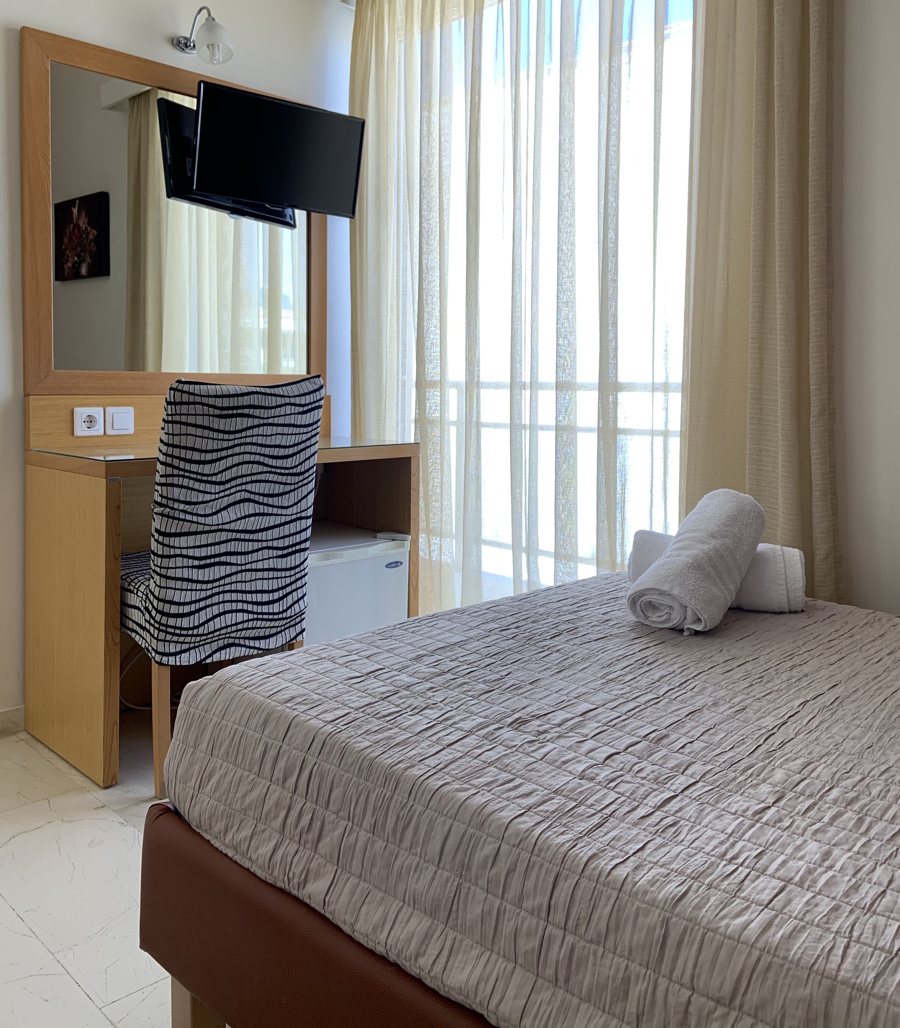 single room | iron/ironing board, free cots/infant beds, free wifi, bed sheets