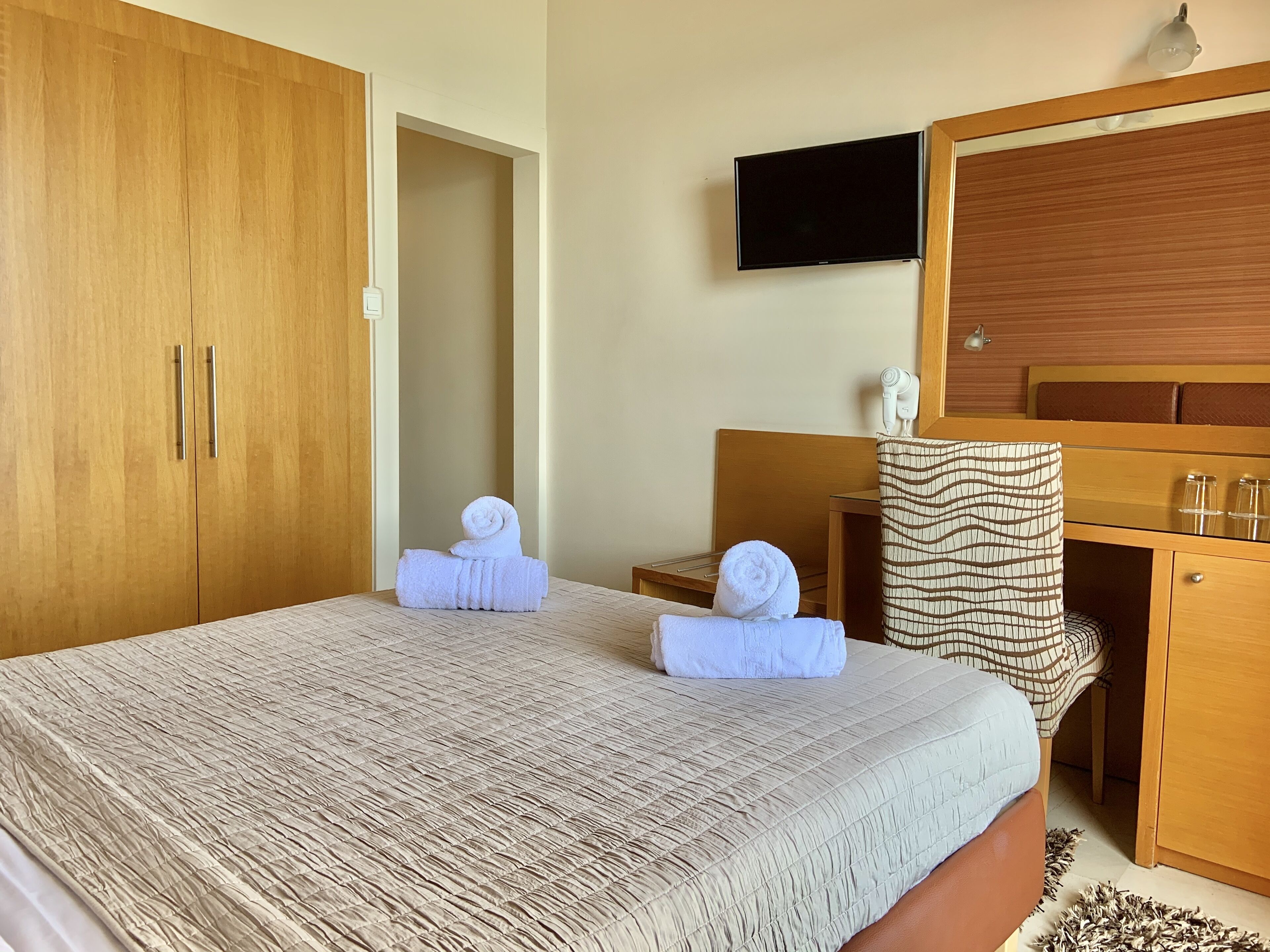 standard room, sea view | iron/ironing board, free cots/infant beds, free wifi, bed sheets