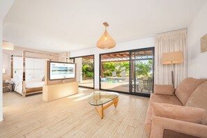 Suite | Minibar, in-room safe, individually decorated, individually furnished - Akoya Hotel & Spa (Saint-Paul)