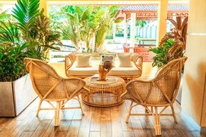 Lobby lounge - Akoya Hotel & Spa (Saint-Paul)