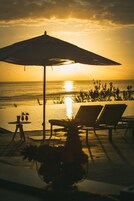 Outdoor pool, pool umbrellas, sun loungers