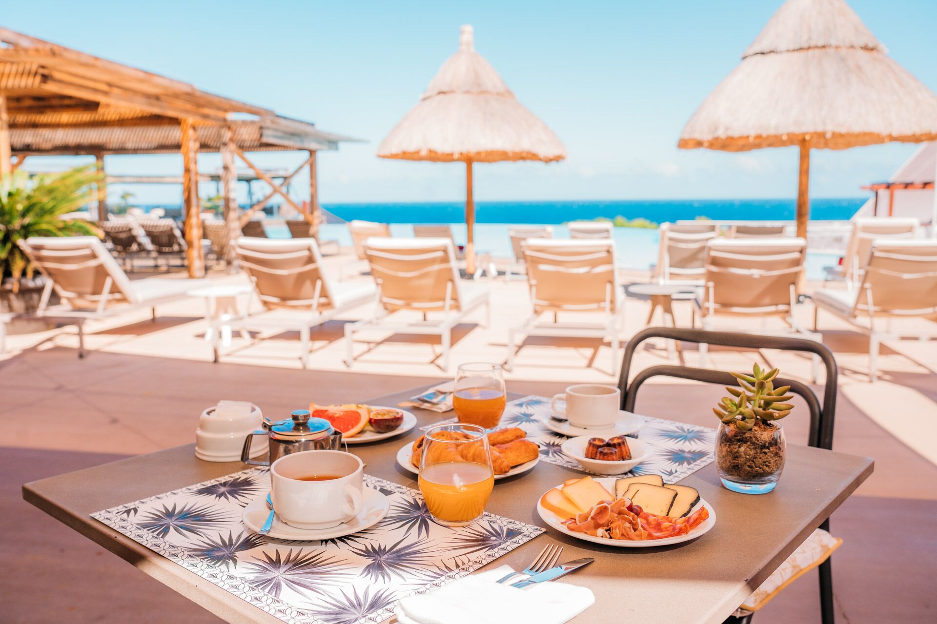 Daily buffet breakfast for a fee