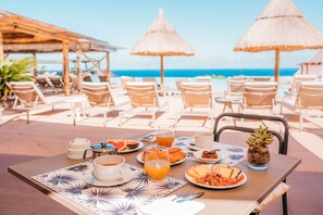 Desayuno buffet todos los días (con cargo)