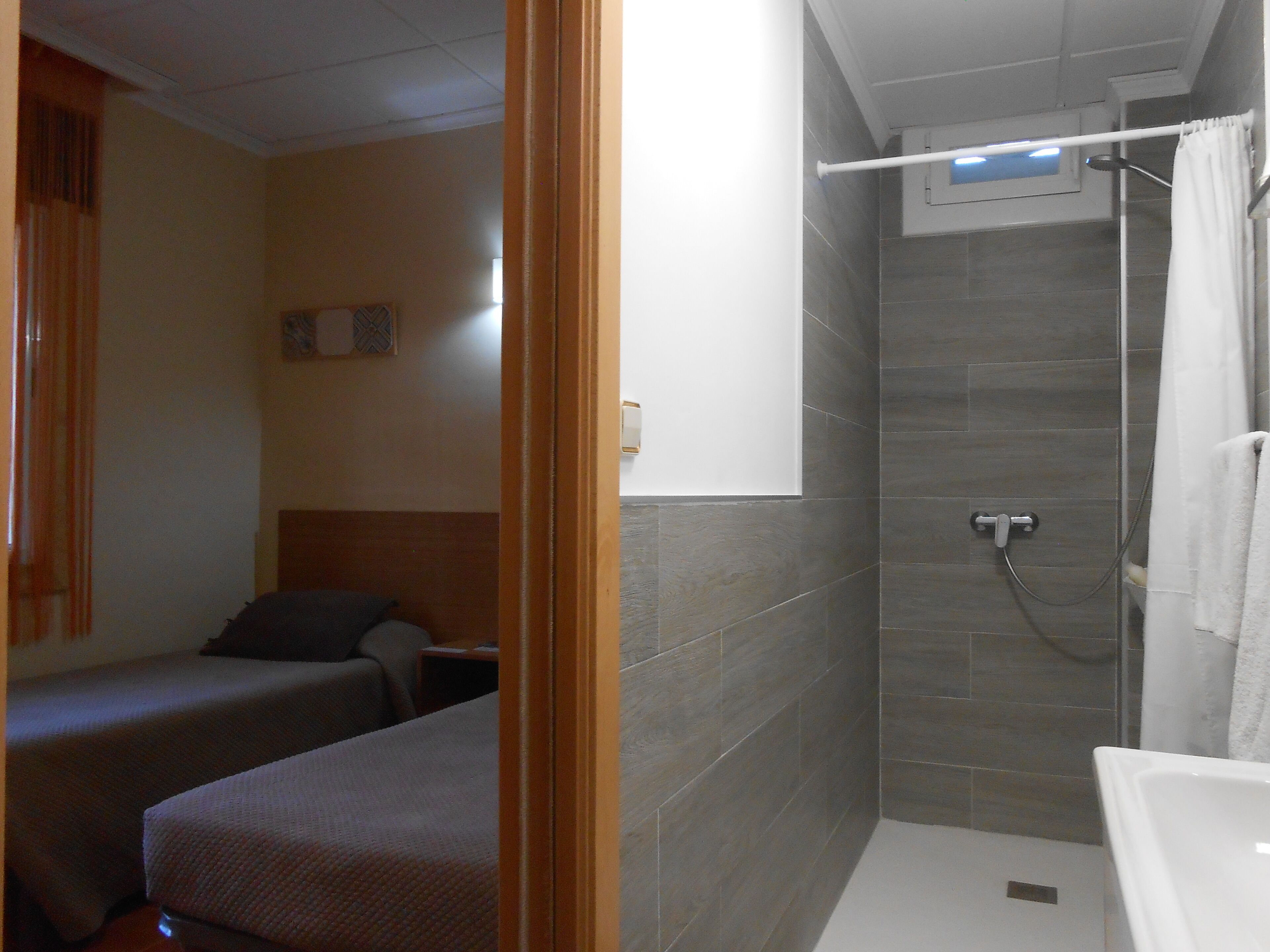 Shower, towels