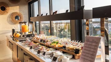 Free daily buffet breakfast