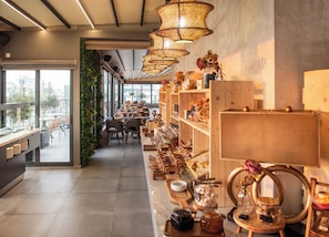 Café da manhã com buffet grátis todos os dias