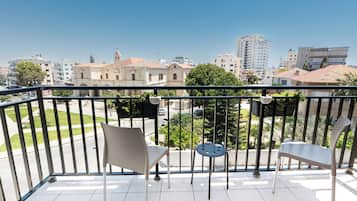 Standard Double or Twin Room | 1 bedroom, in-room safe, desk, blackout drapes