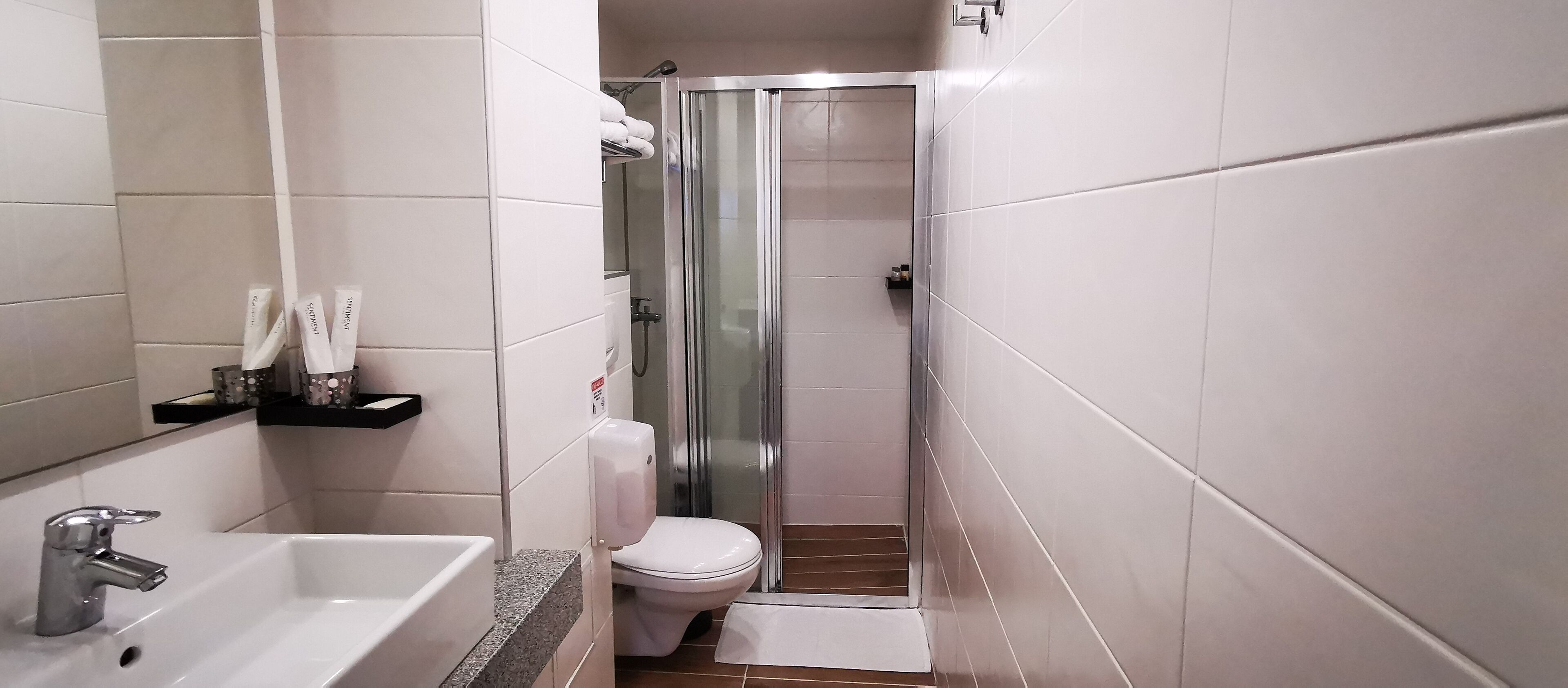 Rise Street Art Hotel 