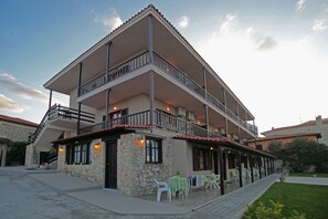 Property grounds - Apollo Apartments & Studios (Kassandra)