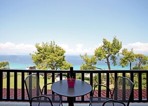 Comfort Apartment | Terrace/patio - Apollo Apartments & Studios (Kassandra)