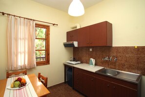 Comfort-Apartment | Eigene Küche | Kühlschrank, Herdplatte, Wasserkocher, Kochgeschirr/Geschirr/Besteck