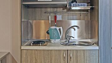 Superior Studio | Private kitchen | Fridge, stovetop, electric kettle, cookware/dishes/utensils