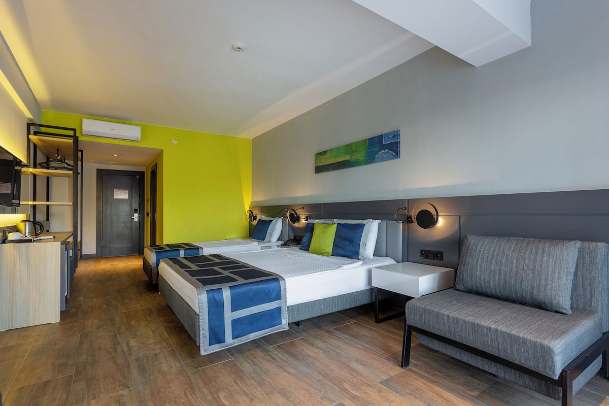 Premium bedding, minibar, in-room safe, free WiFi