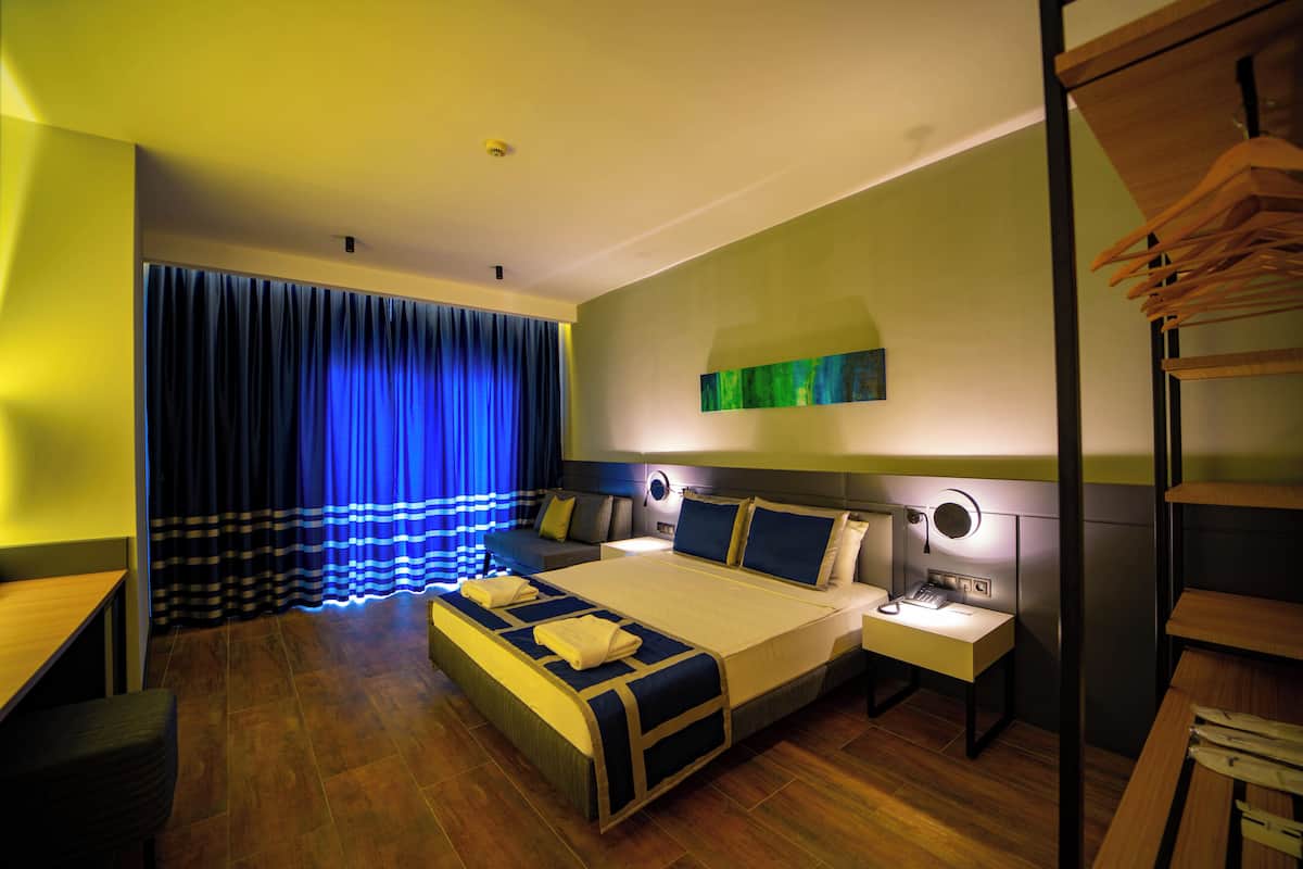Premium bedding, minibar, in-room safe, soundproofing