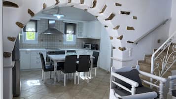 Maisonette, 3 Schlafzimmer | Eigene Küche | Großer Kühlschrank, Herdplatte, Wasserkocher mit Kaffee-/Teezubehör