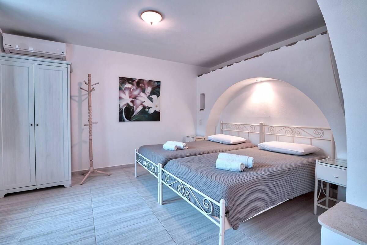 Apartment, Garden View | In-room safe, soundproofing, iron/ironing board, free cribs/infant beds