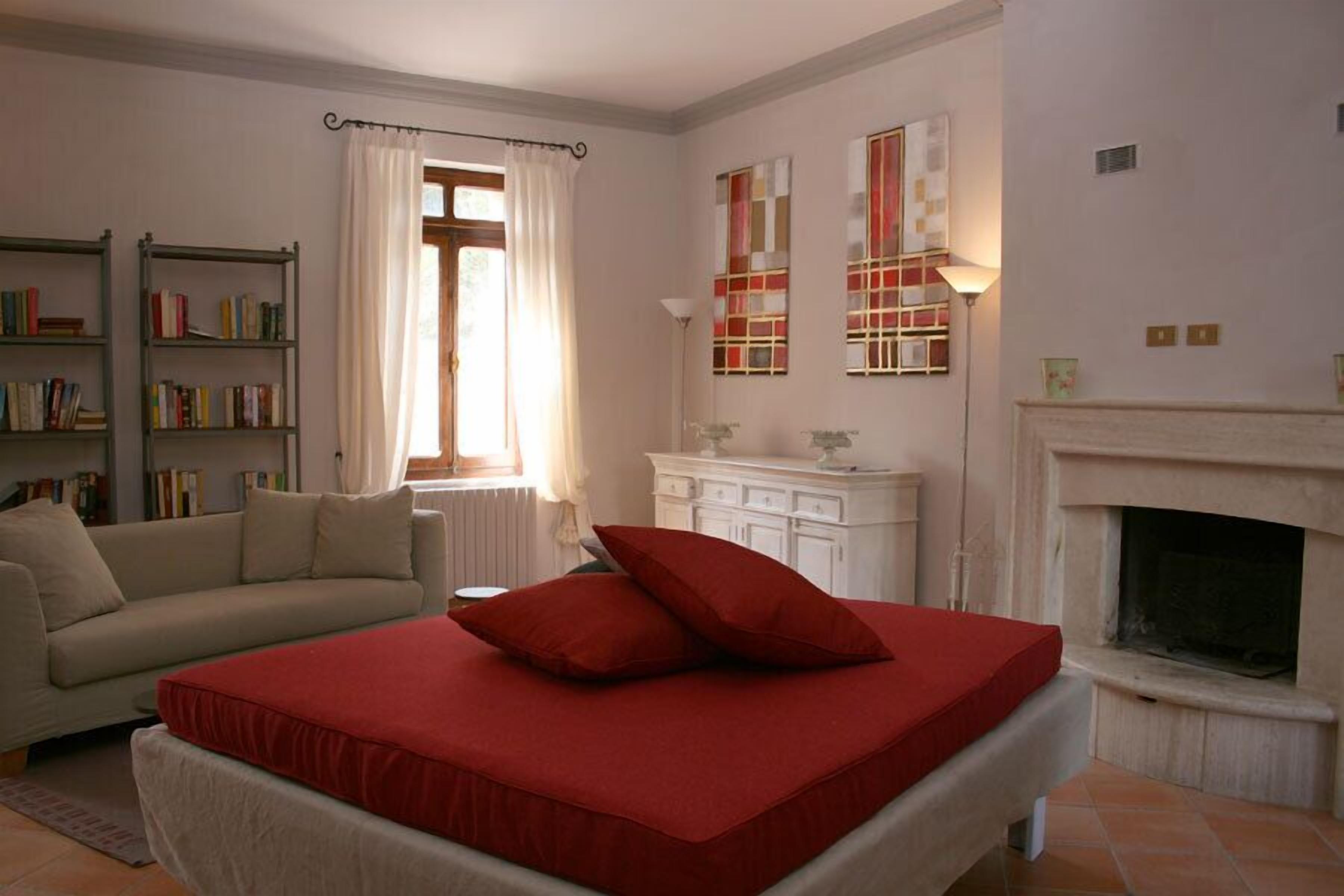 Comfort Apartment | Living area | Flat-screen TV