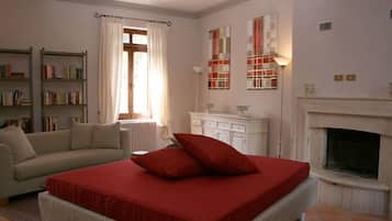 Comfort Apartment | Living area | Flat-screen TV