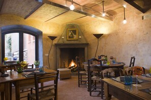 Lunch and dinner served, local cuisine - La Gabelletta (Amelia)