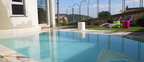 Appartamento Luxury, 2 camere da letto, piscina privata | Minibar, una cassaforte in camera, con arredamento individuale